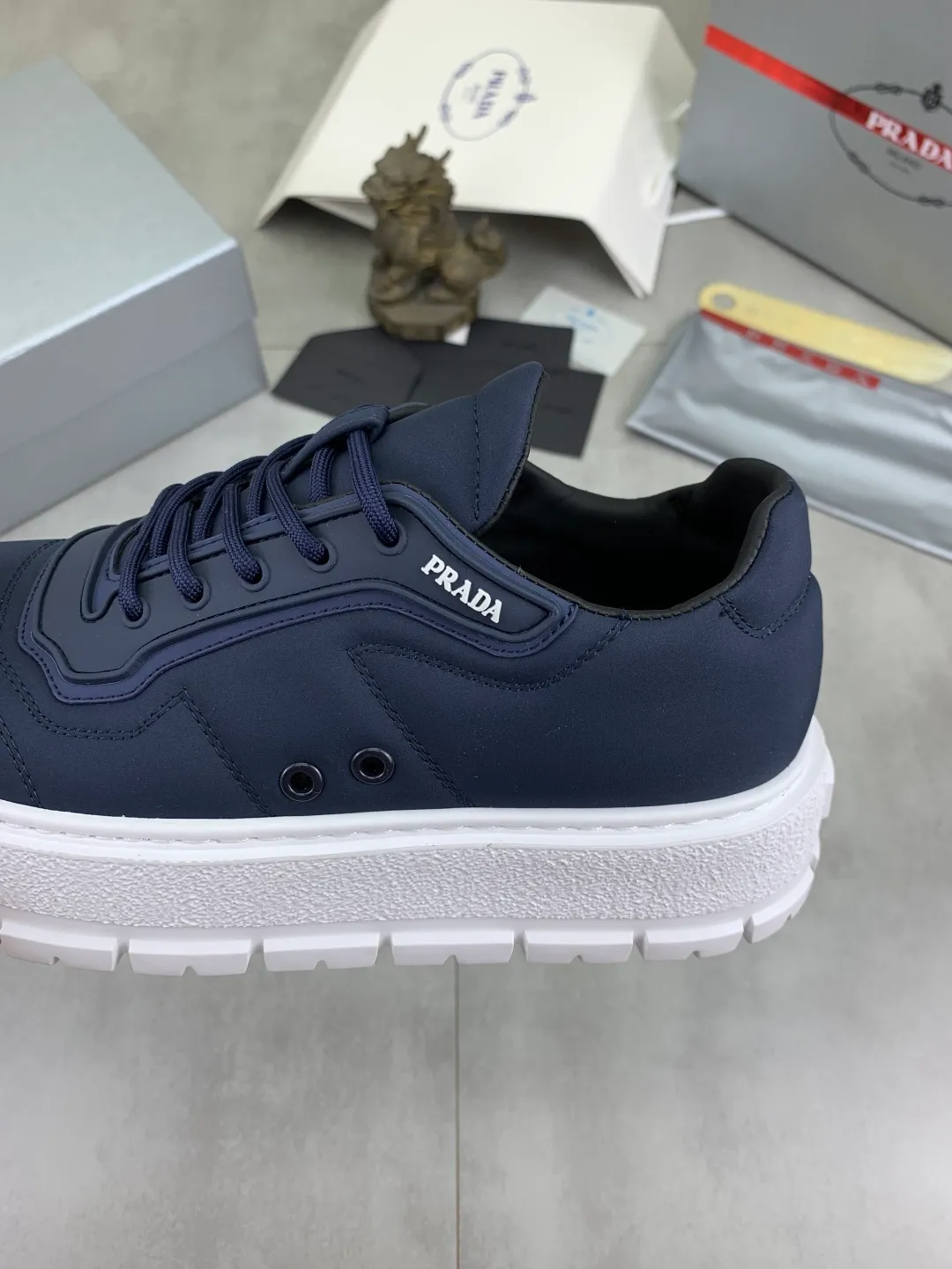 Men's men's shoes 💰P580💰 [New style] popular models are on the official website, 🆘 Trendy brand (Prada) mainly promotes popular models, avant-garde and versatile fashionable men's shoes private version mold opening, cowhide surface splicing 1:1.. Fashionable and simple, original imported cowhide lining cowhide feet; the atmosphere and personality are more fashionable, eye-catching and pursuing class. It will subvert the old idea and be a must-have for fashionistas with you! Must keep it for yourself! Tall and comfortable, large and low, high-end quality workmanship. Number of yards: 38-45 4️⃣optional.